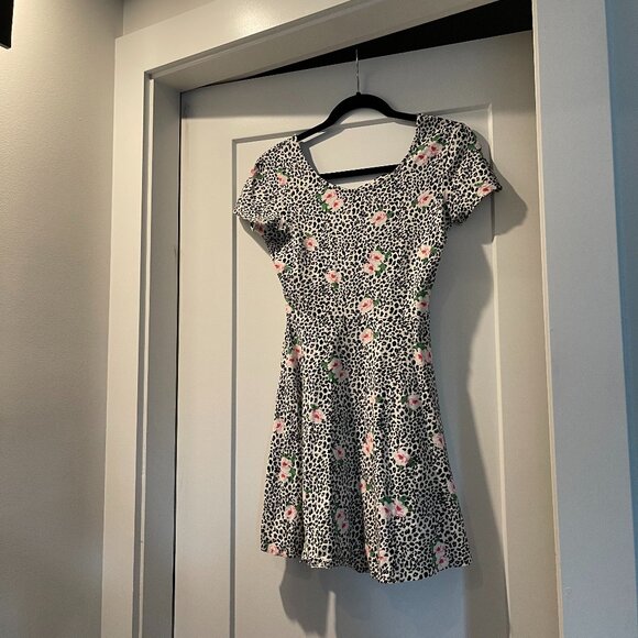 Summer Mini Dress – Open Back – Flirty & Chic - Picture 1 of 2